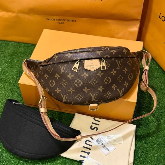 ❌SOLD❌🎀Louis Vuitton Monogram Bumbag - Picture 4 of 16
